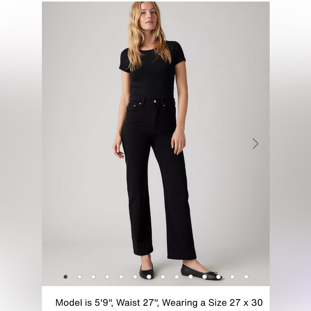 Black Levi’s rib cage straight ankle jeans